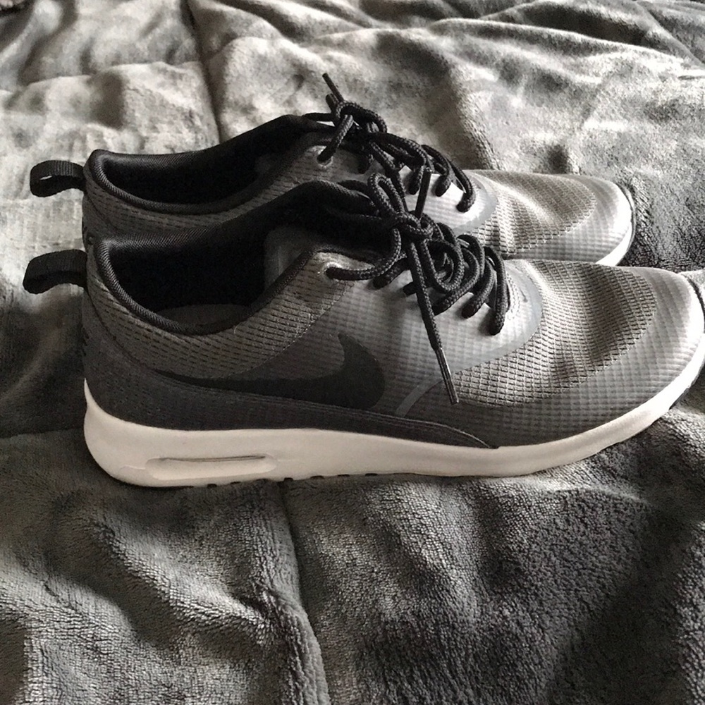 Nike shoes (women’s)